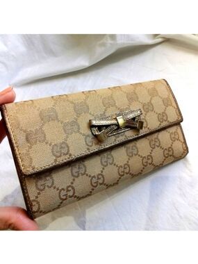 Authentic Vintage Gucci Metallic GG Supreme Bow Continental Long Wallet
